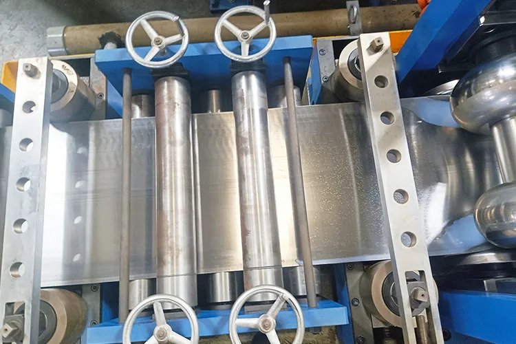 Máquina de fabricación de tubos de acero