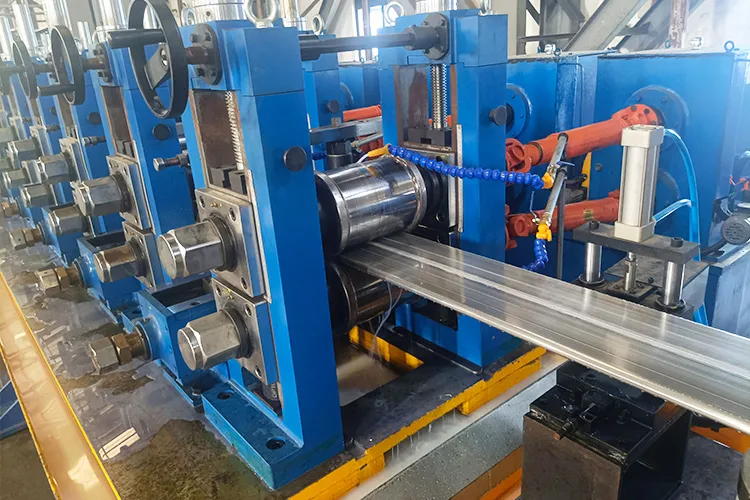 Máquina de tubos de acero en India
