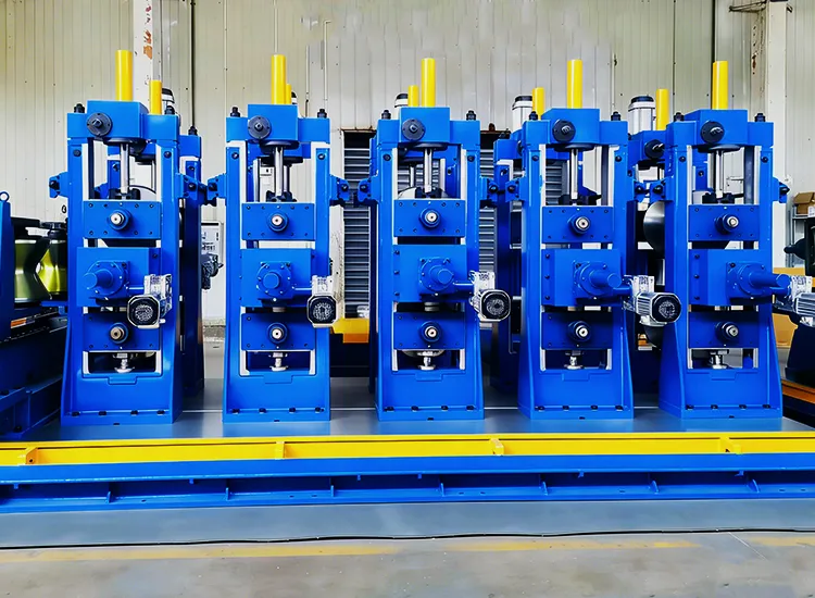 Máquina para fabricar tubos de acero