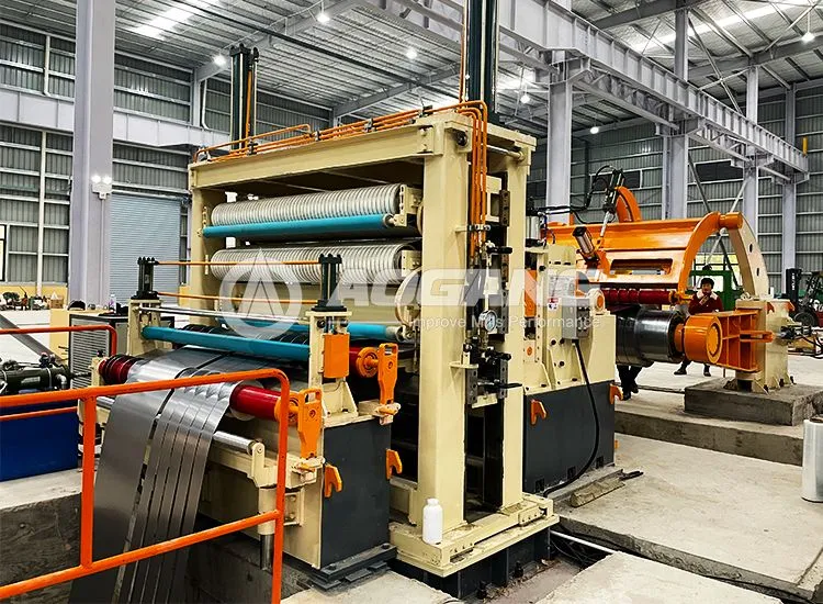 Máquina de corte longitudinal de bobinas metálicas