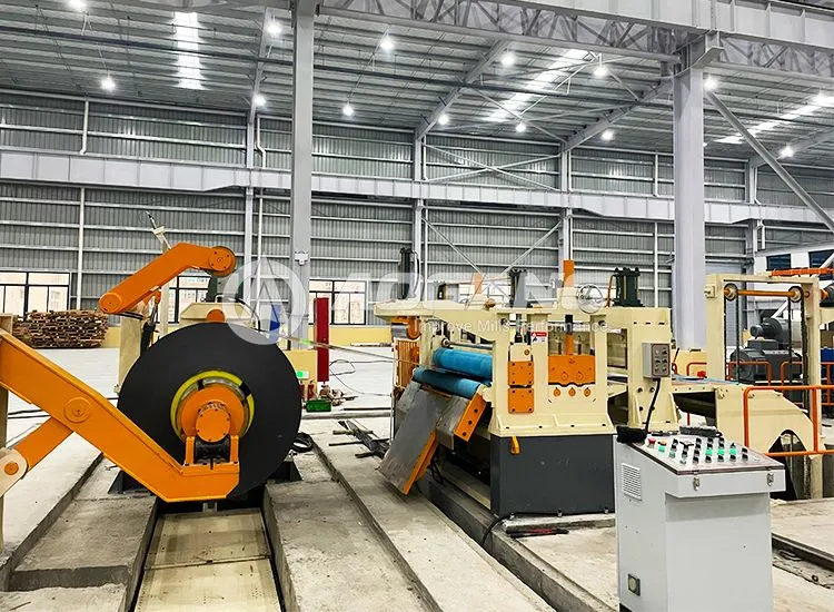 Línea automatizada de corte longitudinal para bobinas